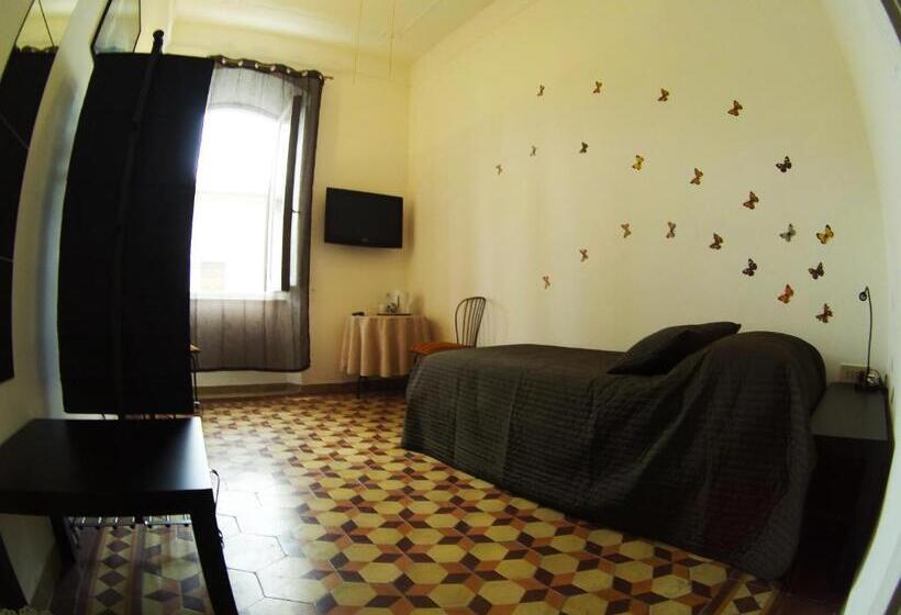 اتاق استاندارد یک تخته با سرویس بهداشتی مشترک, Arena Alfieri B&b