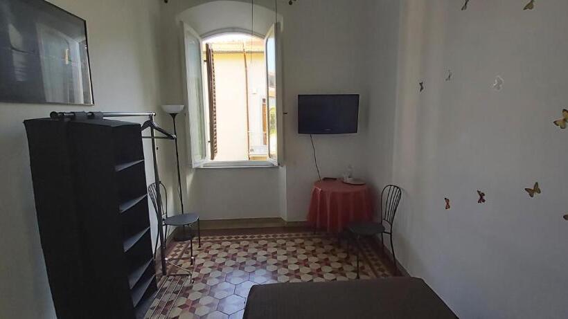 اتاق استاندارد یک تخته با سرویس بهداشتی مشترک, Arena Alfieri B&b