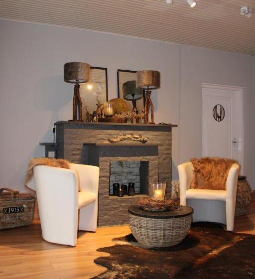 חדר דלוקס, Das Kleine Klee