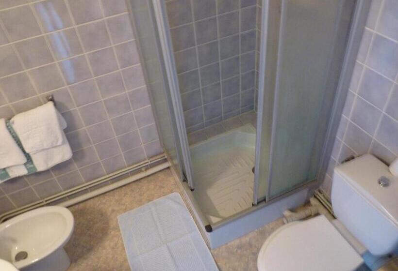 חדר בסיסי לארבעה, Chambres D Hôtes   Domaine De La Grangeotte