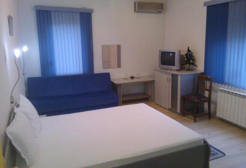 スタンダードトリプルルーム, Tsarevets