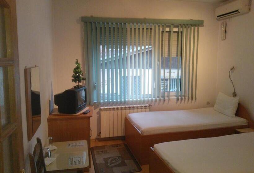 スタンダードトリプルルーム, Tsarevets