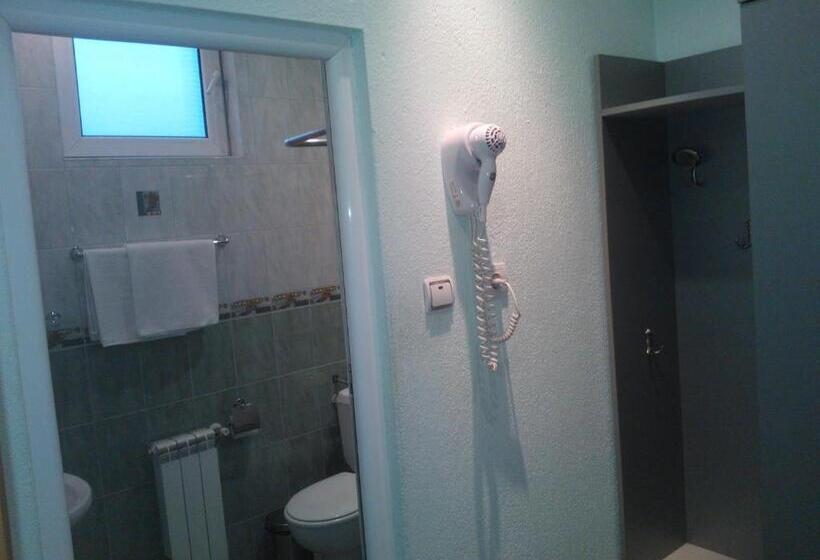 スタンダードトリプルルーム, Tsarevets