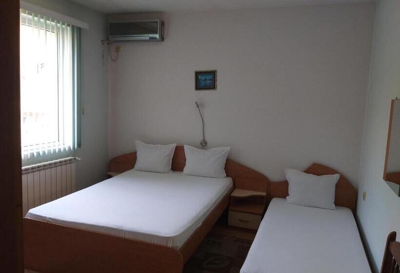 スタンダードトリプルルーム, Tsarevets