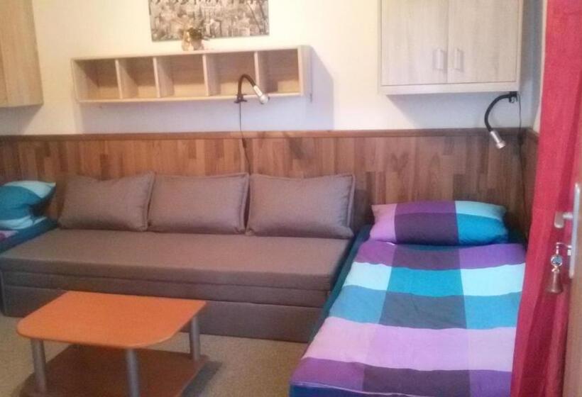 Standart Oda, A+r Pension