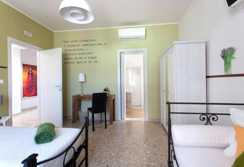 חדר קומפורט לשלושה, B&b I Poeti