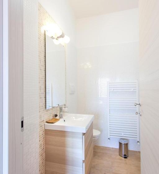 חדר קומפורט לשלושה, B&b I Poeti