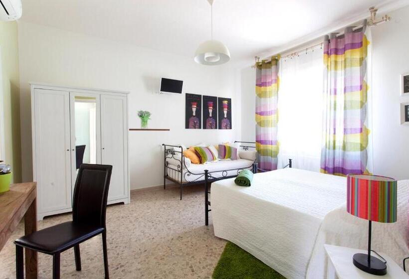 חדר קומפורט לשלושה, B&b I Poeti