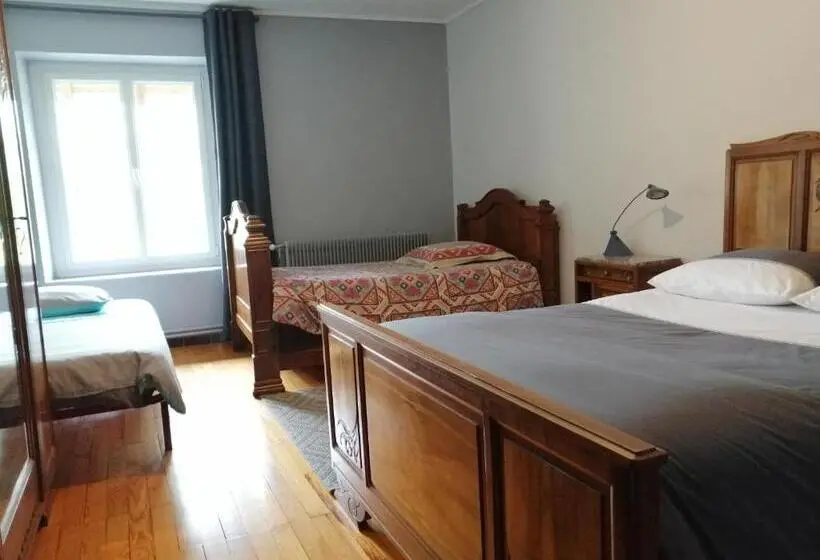 Pokój Rodzinny Wspólna Łazienka, Balad âne