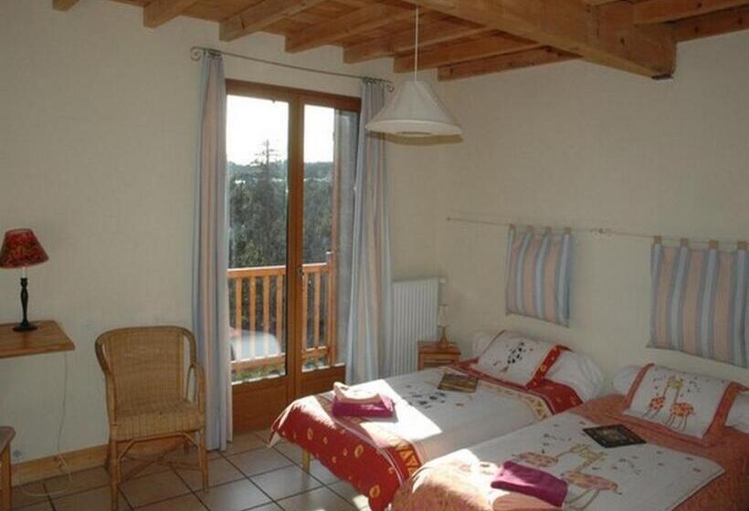 اتاق استاندارد سه نفره, Chalet L Angélique