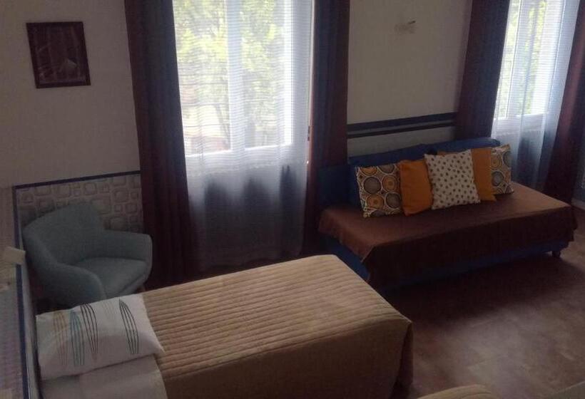 غرفة عائلية, Chambres D Hôtes Les Muriers