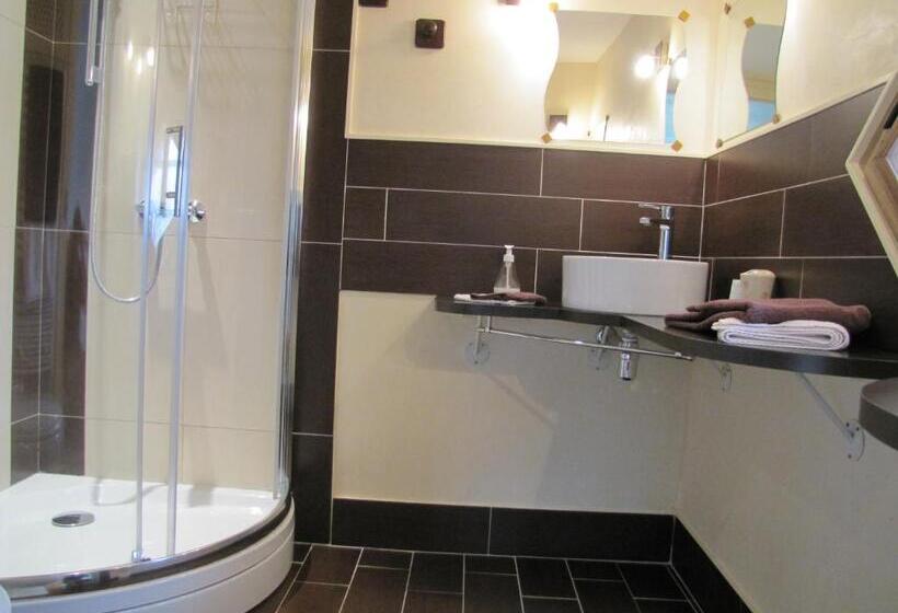 غرفة عائلية, Chambres D Hôtes Les Muriers