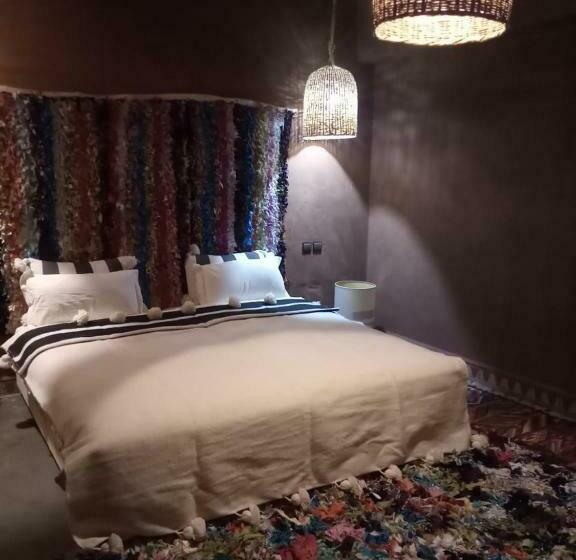 חדר משפחתי נוף להרים, Dar Isselday