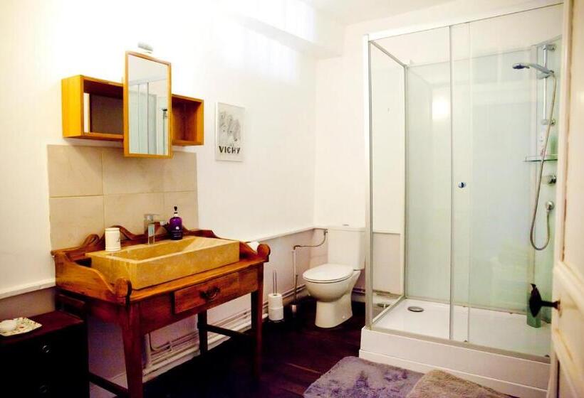 Четырехместный Номер Стандарт, Maison Bellachonne