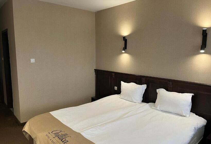 스탠다드 룸, Chiflika Family