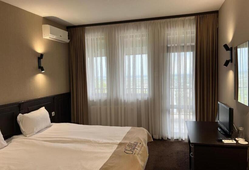 스탠다드 룸, Chiflika Family