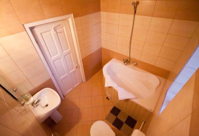 דירת חדר, Filo