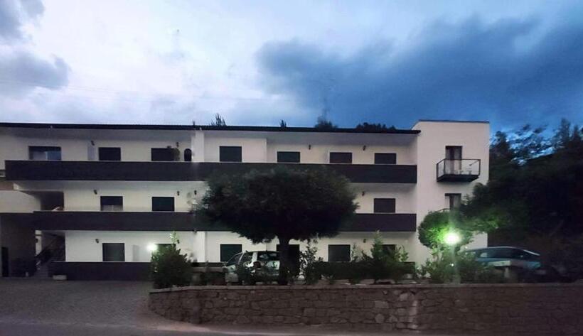 غرفة قياسية, Verde Pinho