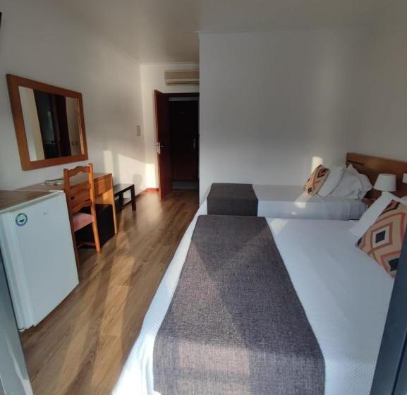 غرفة قياسية ثلاثية, Verde Pinho