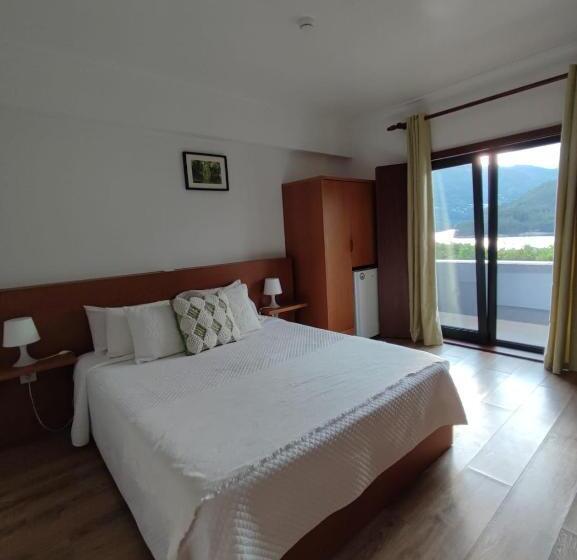 غرفة قياسية, Verde Pinho