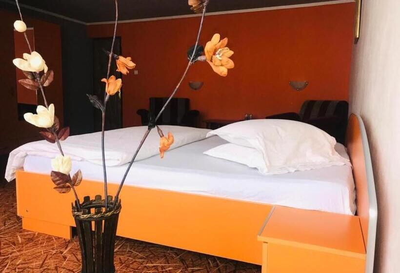 Quarto Estandar Cama King, Vila Nik Busteni