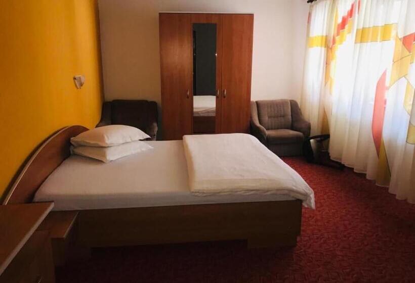 Quarto Estandar Cama King, Vila Nik Busteni