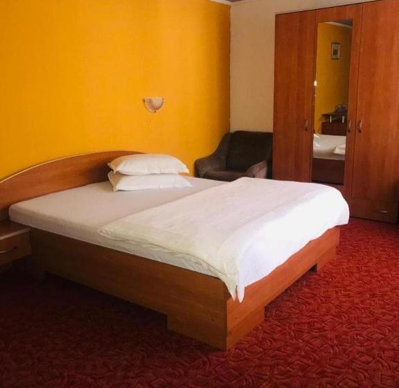 Quarto Estandar Cama King, Vila Nik Busteni