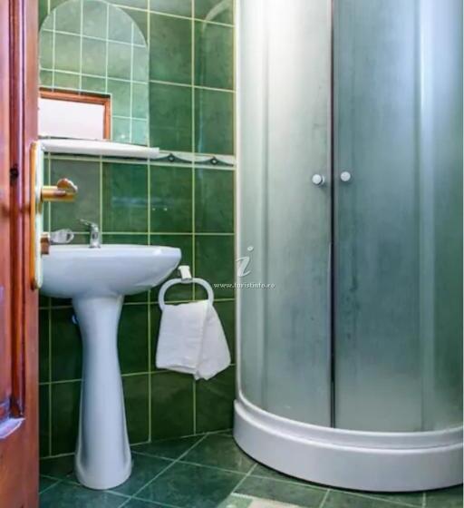 Quarto Estandar Cama King, Vila Nik Busteni