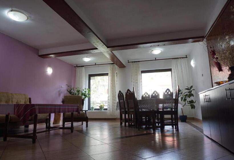 Quarto Familiar, Vila Nik Busteni