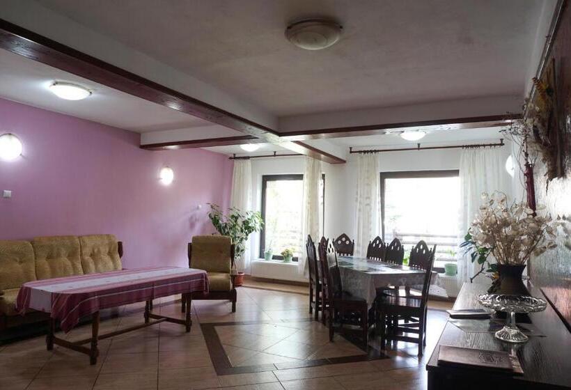 Quarto Familiar, Vila Nik Busteni