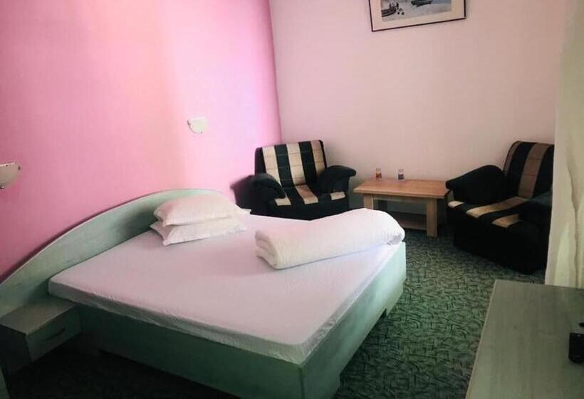 اتاق استاندارد با تخت بزرگ, Vila Nik Busteni