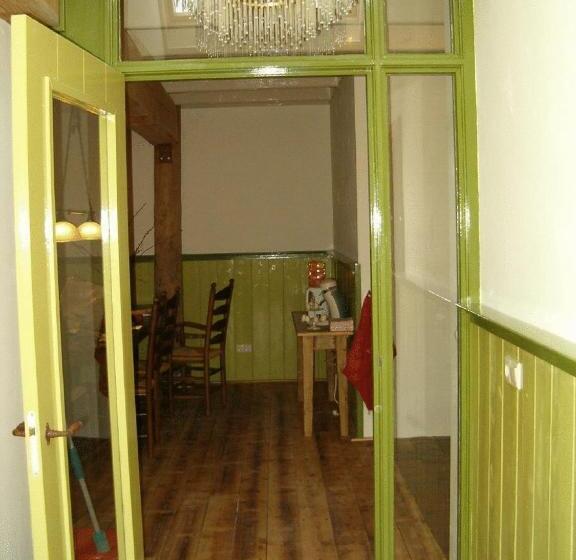 コンフォートルーム, Bed And Breakfast Annen