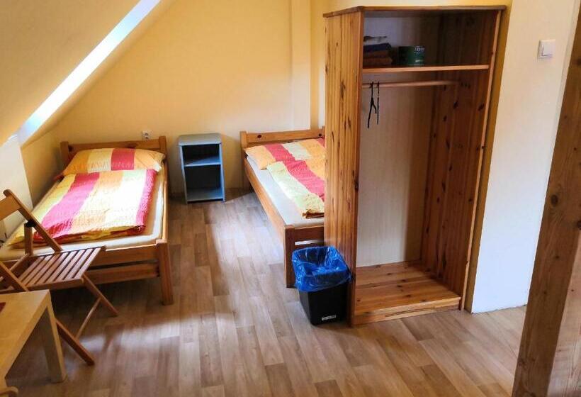 غرفة كلاسيكية رباعية, Hostel Skautský Dom