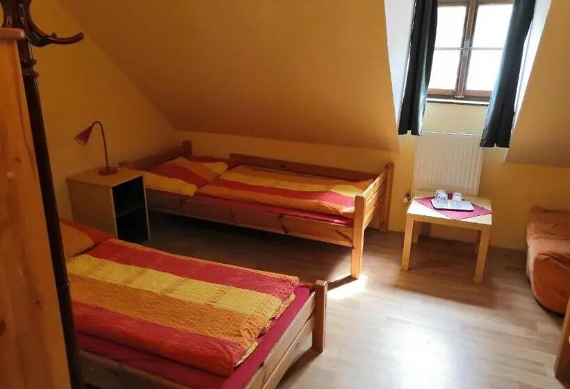 エコノミー４人部屋, Hostel Skautský Dom
