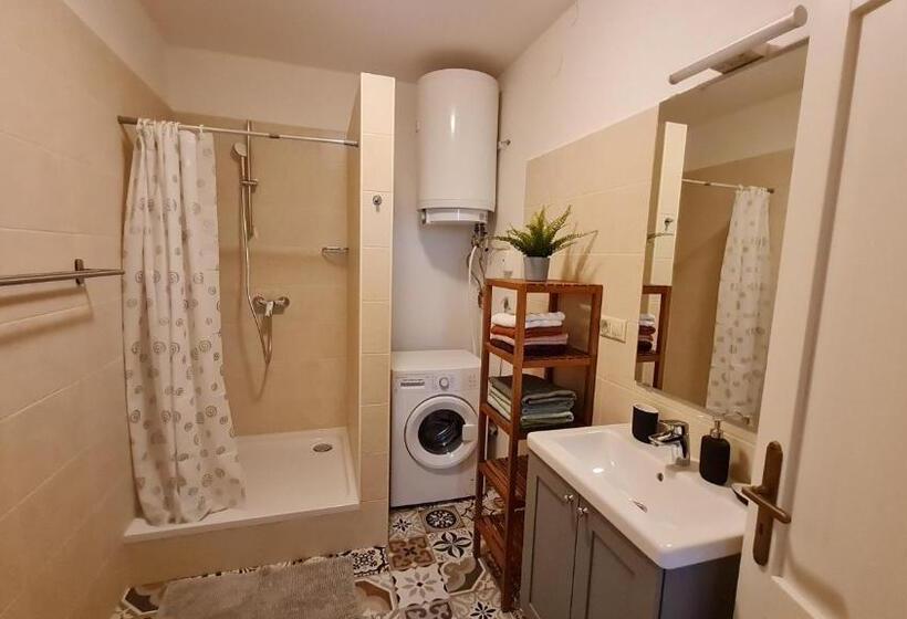 شقة غرفتين, Hostel Skautský Dom