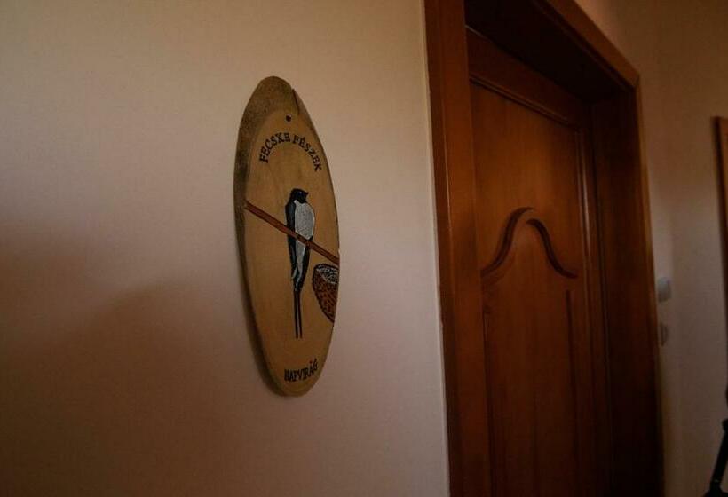Quarto Quádruplo Estandar, Napvirág Ház