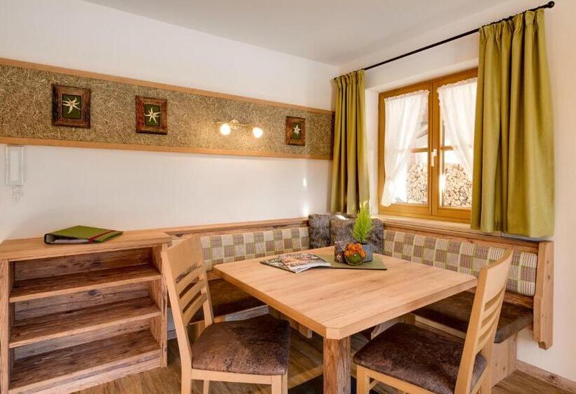 Семейные Апартаменты, Siplinger Suites Ferienwohnungen Sauna Und Fitness