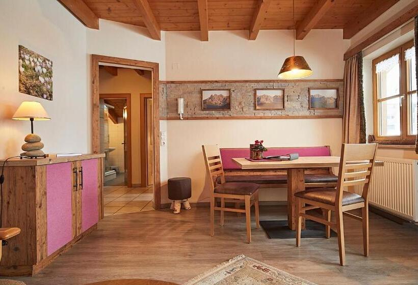 Апартаменты 1 Спальня с Балконом, Siplinger Suites Ferienwohnungen Sauna Und Fitness