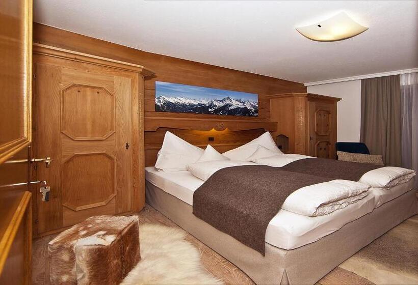 Quarto Estandar com Sacada, Villa Michaela