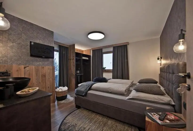 اتاق لوکس با بالکن, Villa Michaela