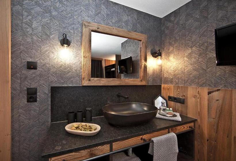 Quarto Deluxe com Sacada, Villa Michaela