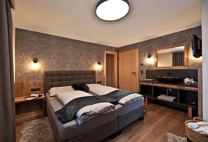 Quarto Deluxe com Sacada, Villa Michaela