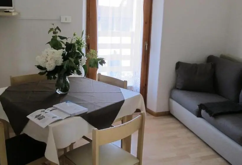 Huoneisto 3 Makuuhuonetta, Anesi Appartamenti