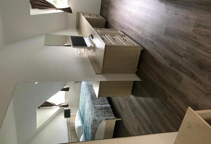 スタンダードルーム, Rosenberg Kúria