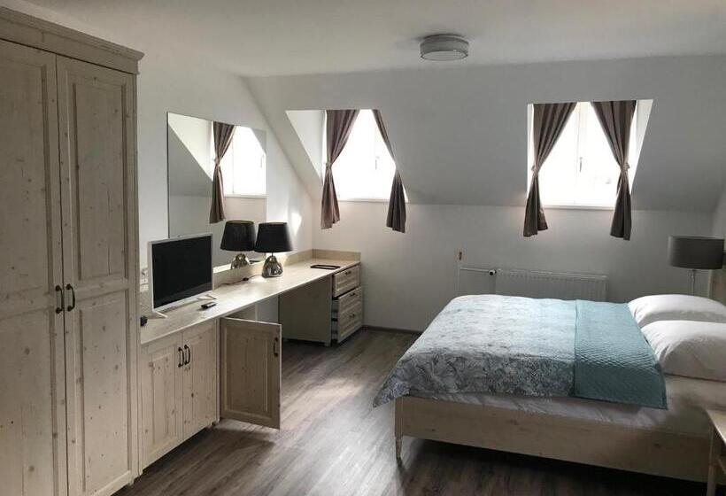 スーペリアールーム, Rosenberg Kúria