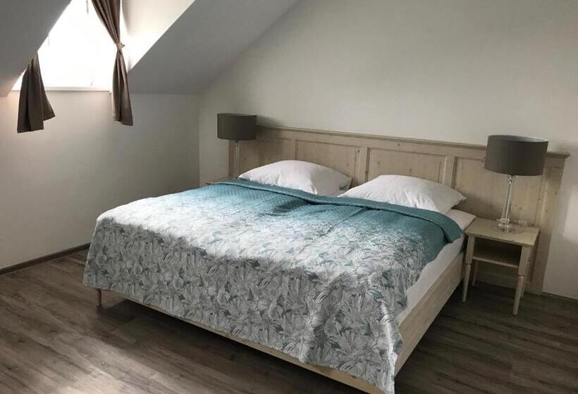 Family Suite, Rosenberg Kúria