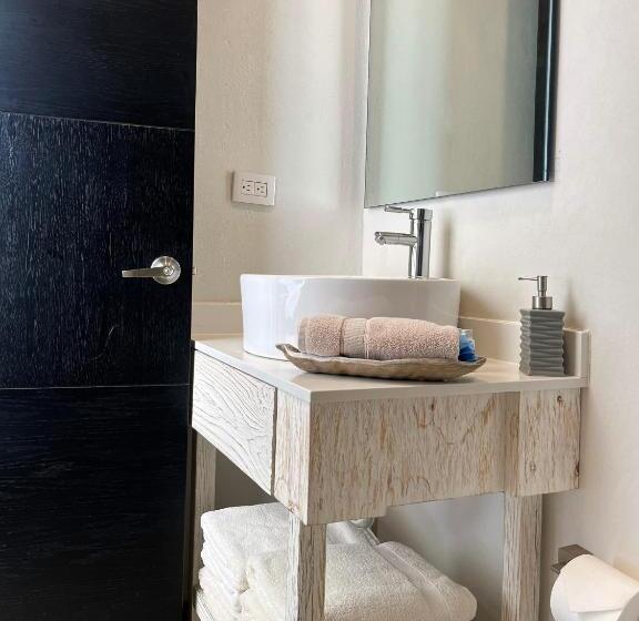 اتاق خانوادگی, Laviu B&b Luxe Suites