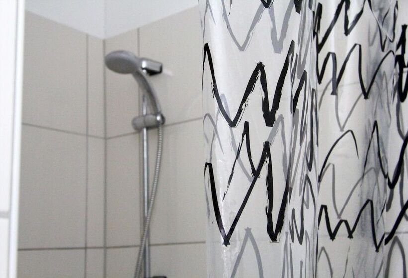 Chambre Standard, Check In Hostel