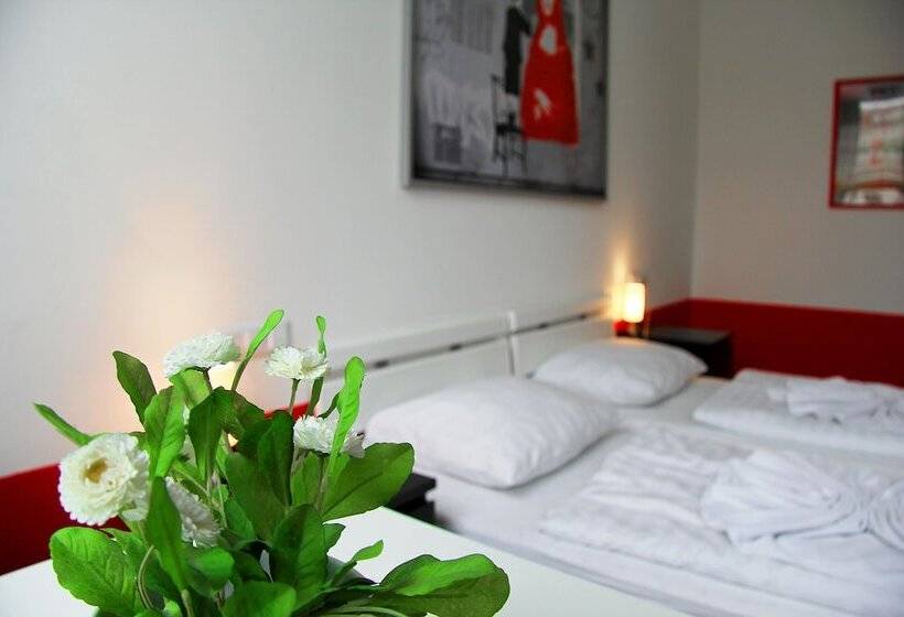 Chambre Standard, Check In Hostel