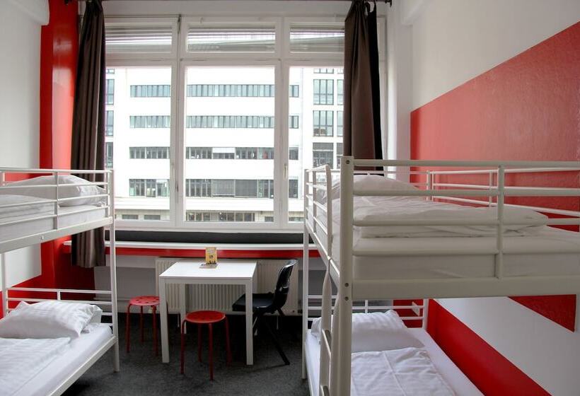 Lit en Chambre Commune, Check In Hostel